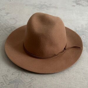 Gap wide brim hat